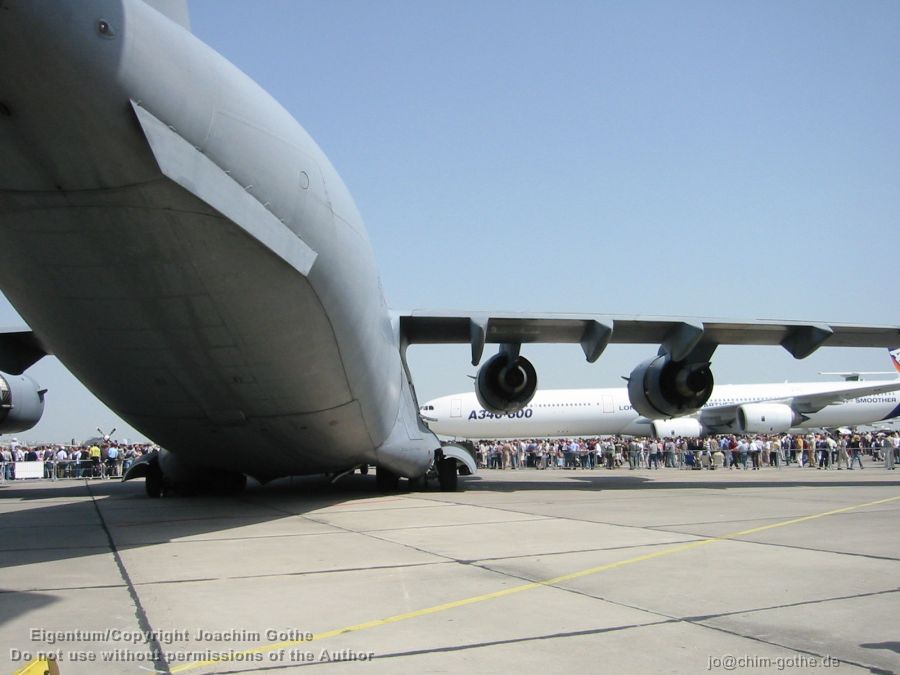 100-0098_IMG C-17 und A340-600