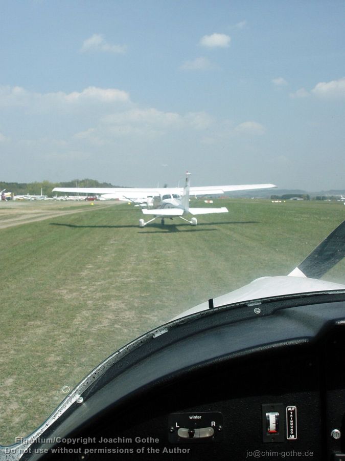 101MSD-DSC00095_DSC00095 Warten auf Abflug AERO Friedrichshafen 2003