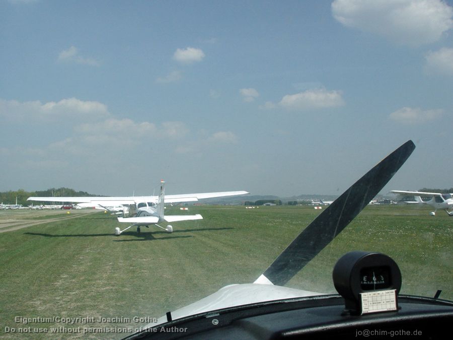 101MSD-DSC00096_DSC00096 Warten auf Abflug AERO Friedrichshafen 2003